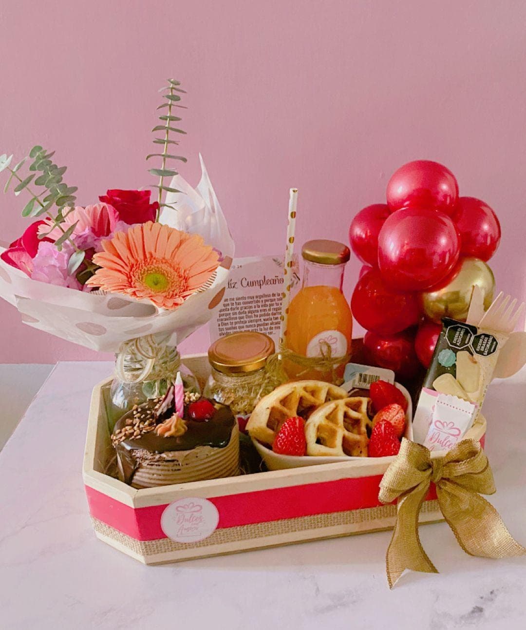 Desayuno Taza Corazón con Wafles