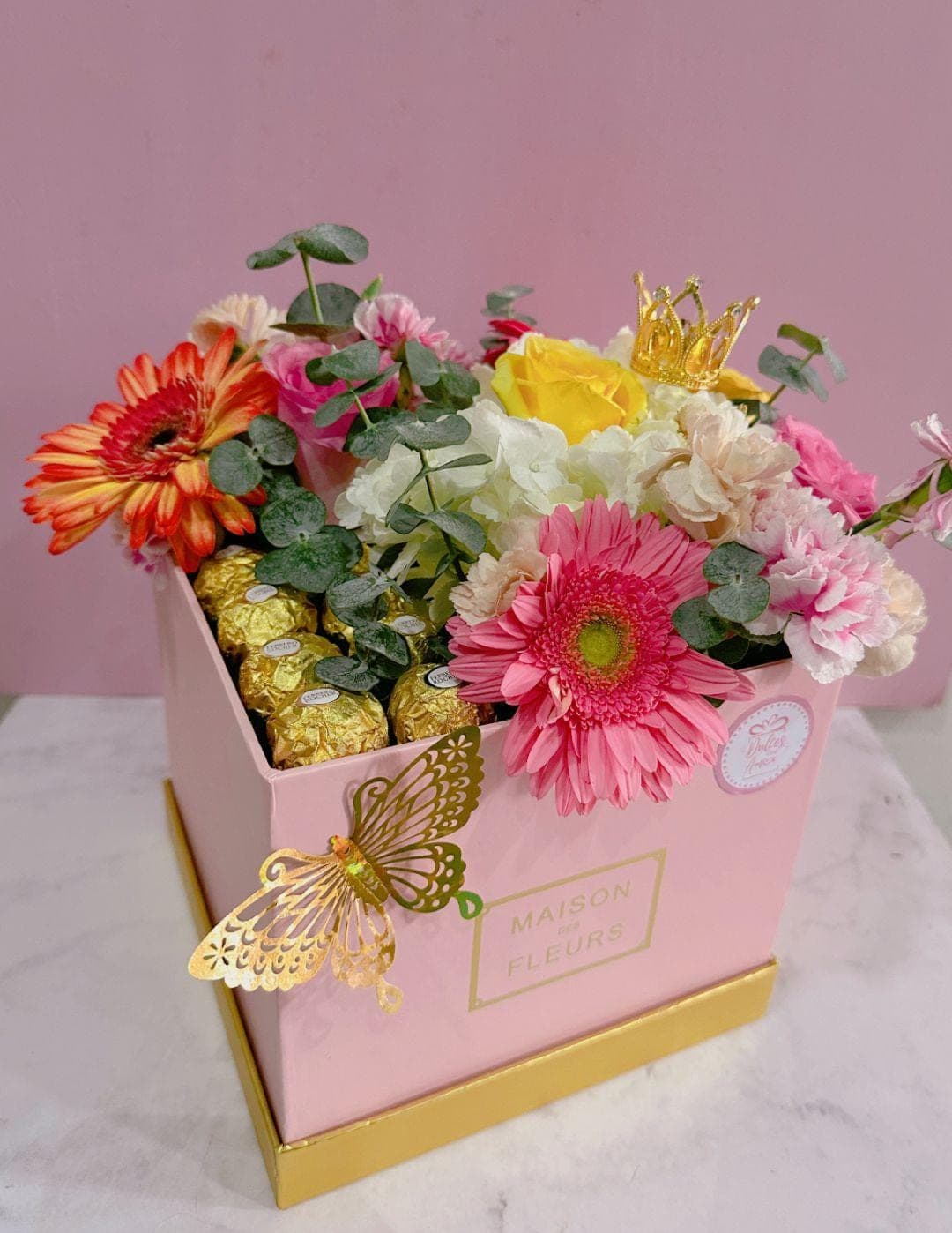 Desayuno Arreglo Floral con Corona