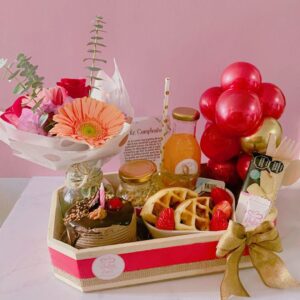 Desayuno Taza Corazón con Wafles